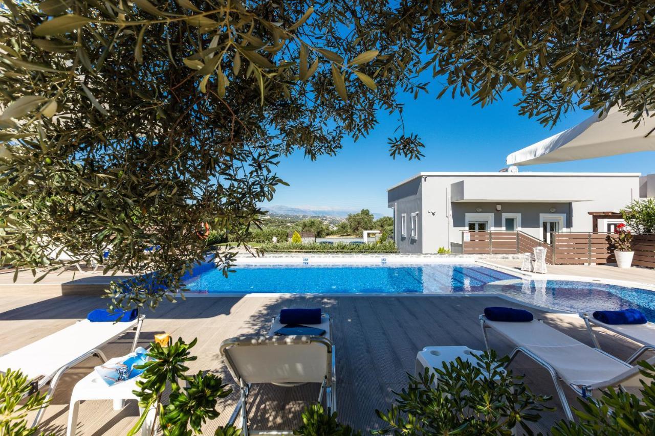 Emily Rethymno *